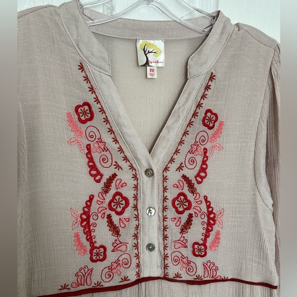 FIG AND FLOWER Embroidered Knee Length 3/4 Sleeve Tan Dress | size Medium - Picture 4 of 10